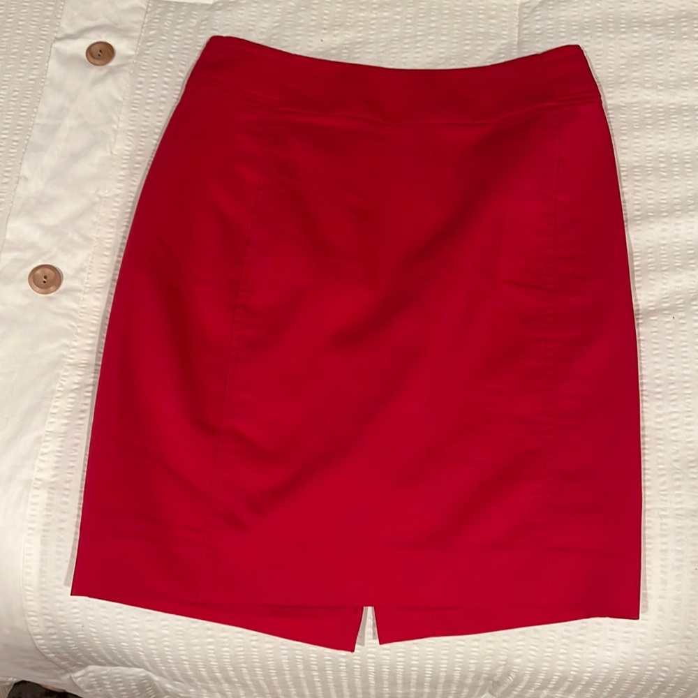 Fuscia pencil skirt